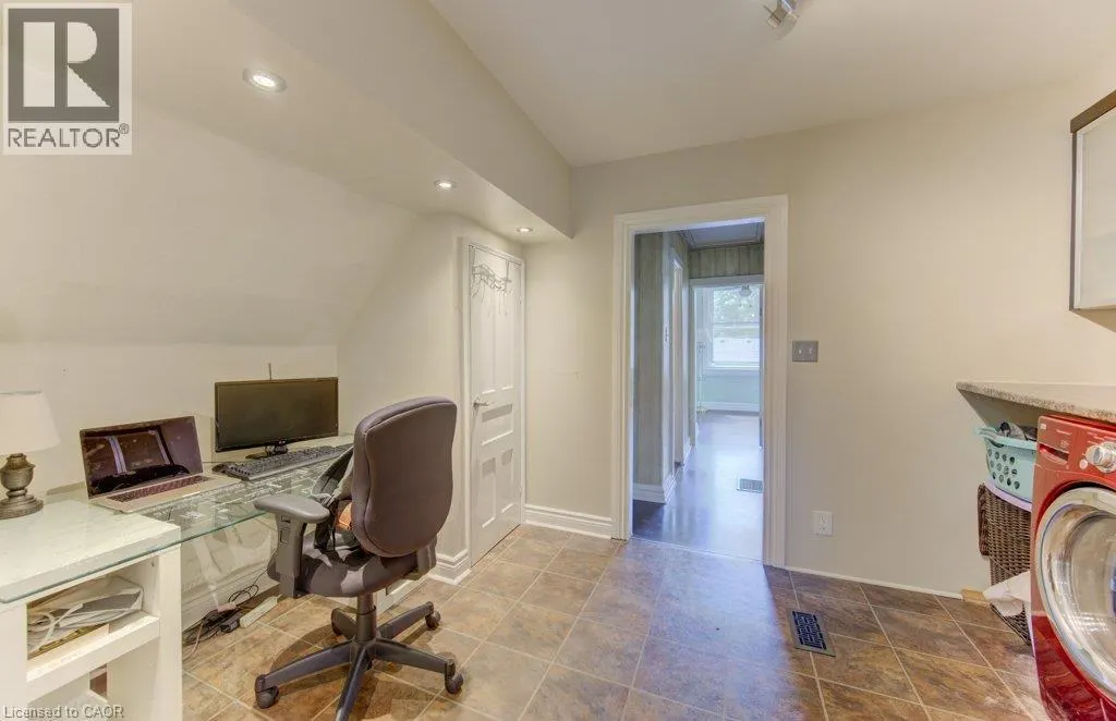 271 LONDON Road W