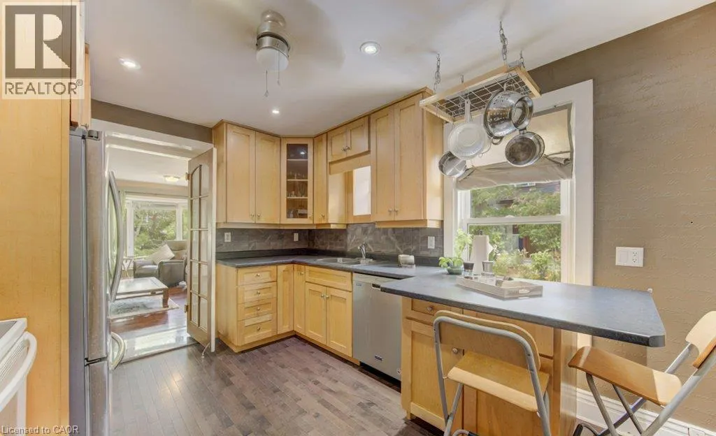 271 LONDON Road W