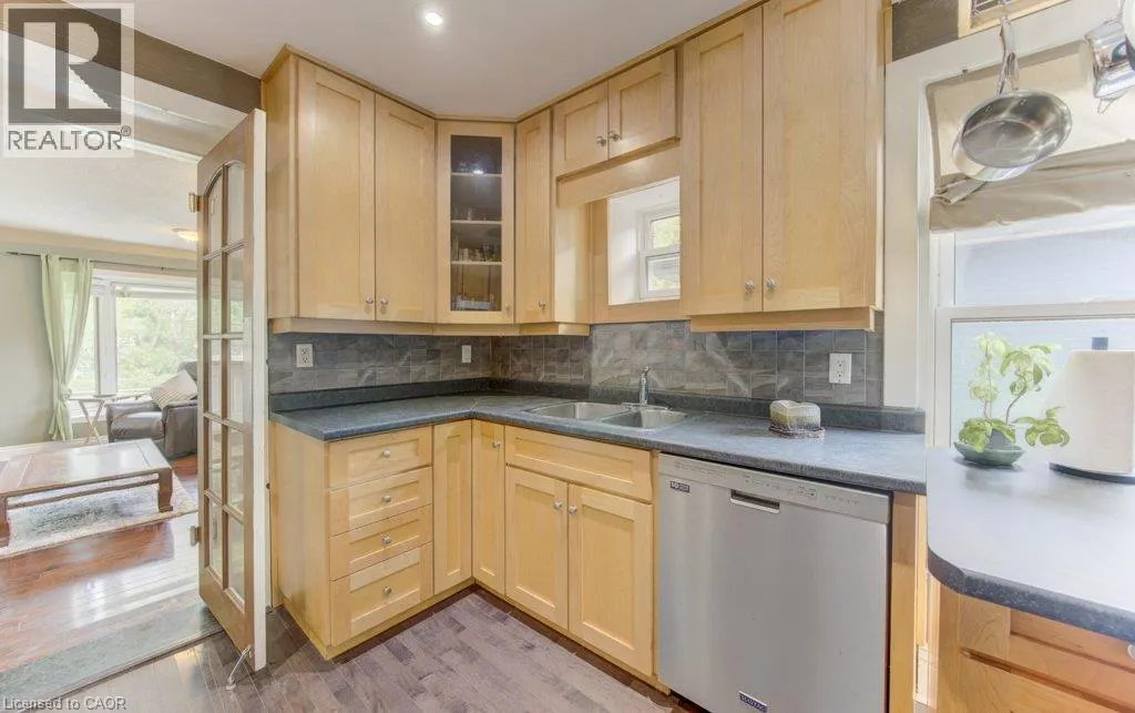 271 LONDON Road W