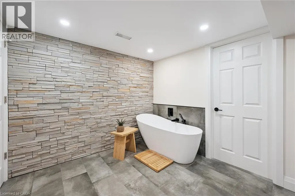 22 SLEEMAN Avenue
