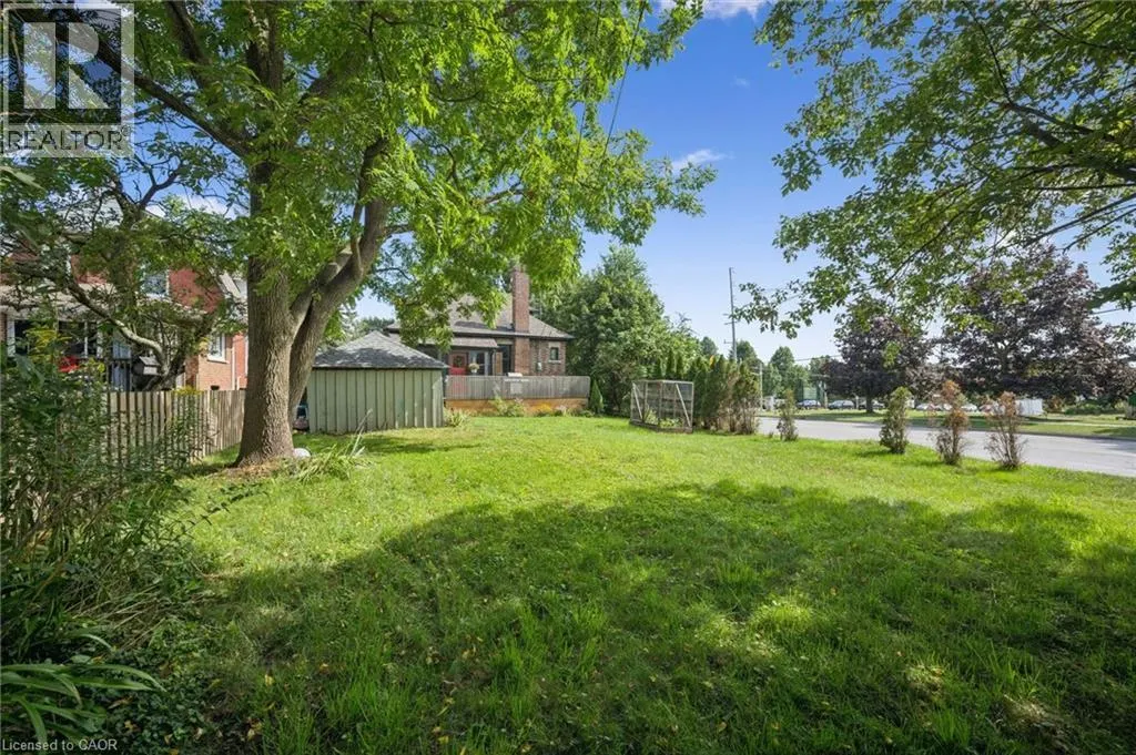 699 ST ANDREW Street W