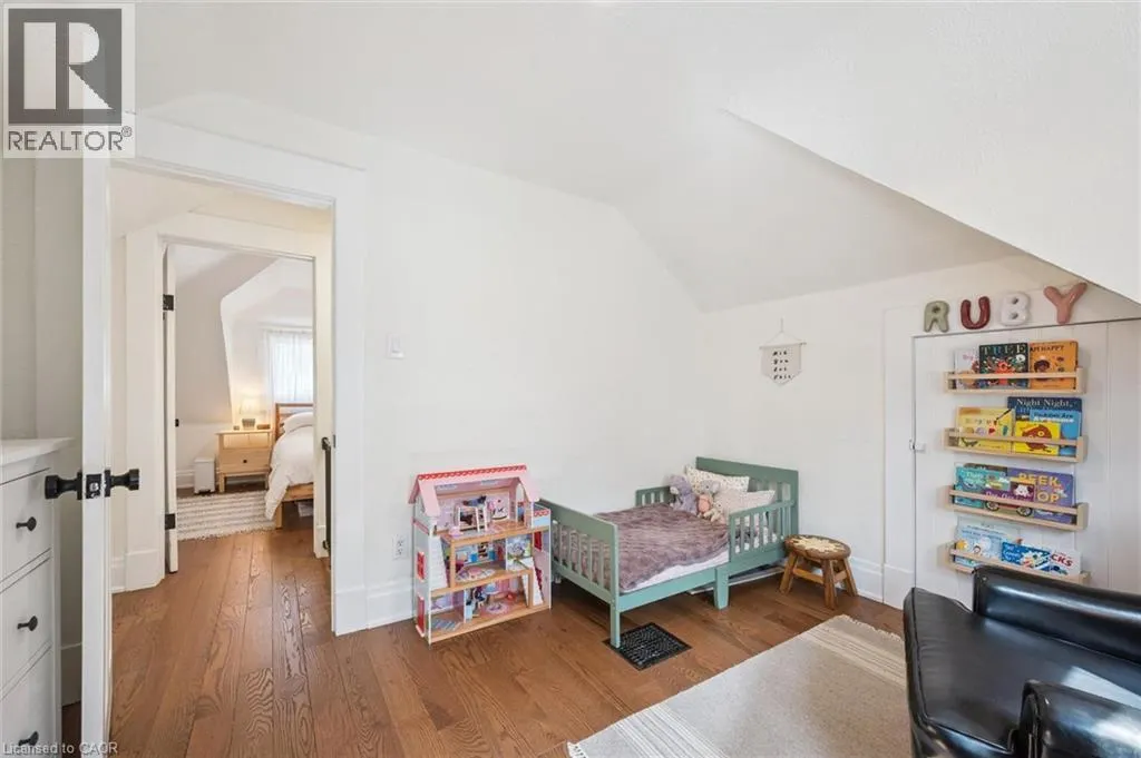 699 ST ANDREW Street W