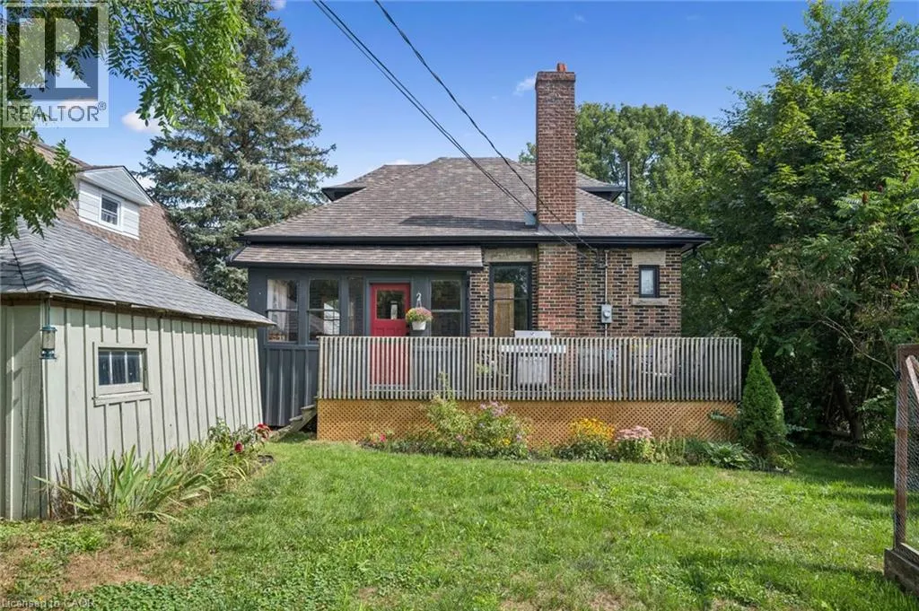 699 ST ANDREW Street W
