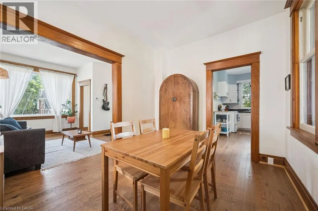 699 ST ANDREW Street W