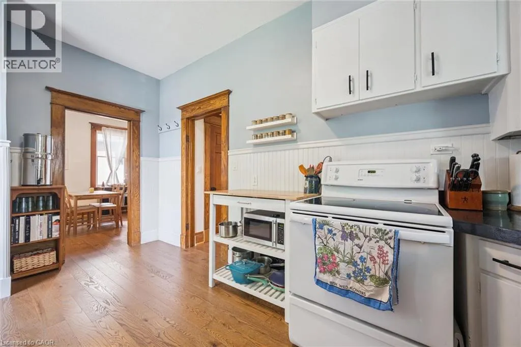 699 ST ANDREW Street W