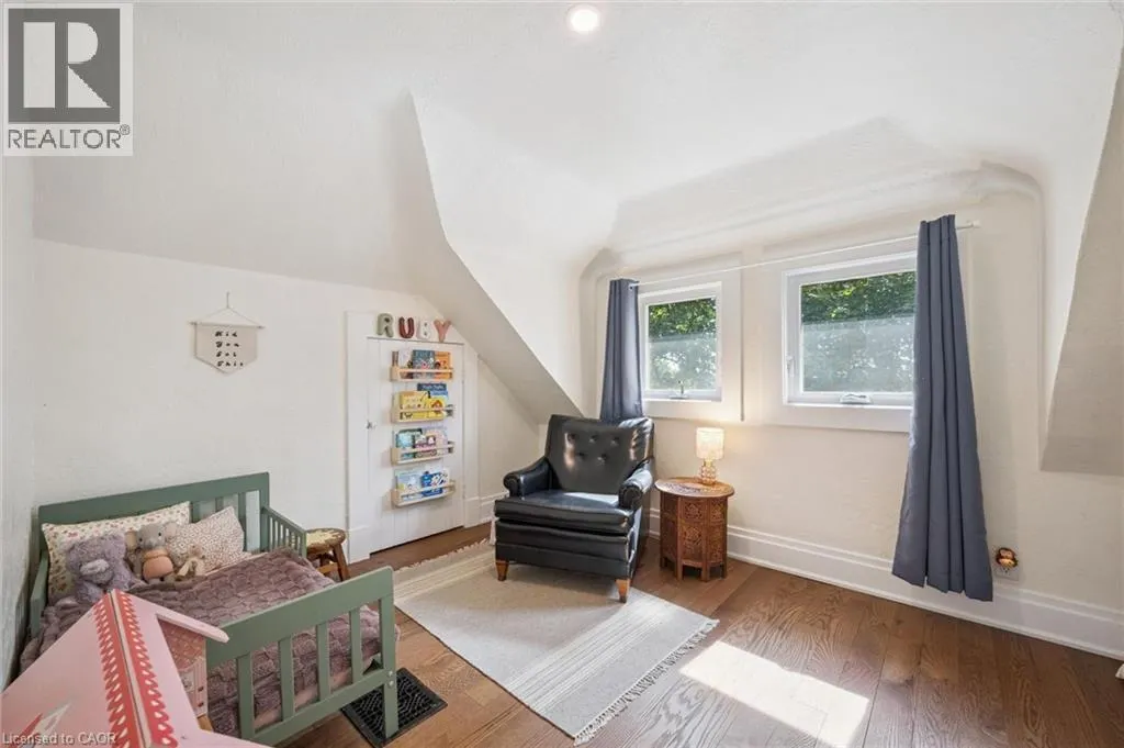699 ST ANDREW Street W