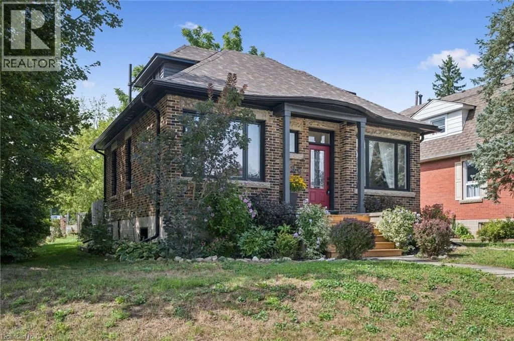 699 ST ANDREW Street W