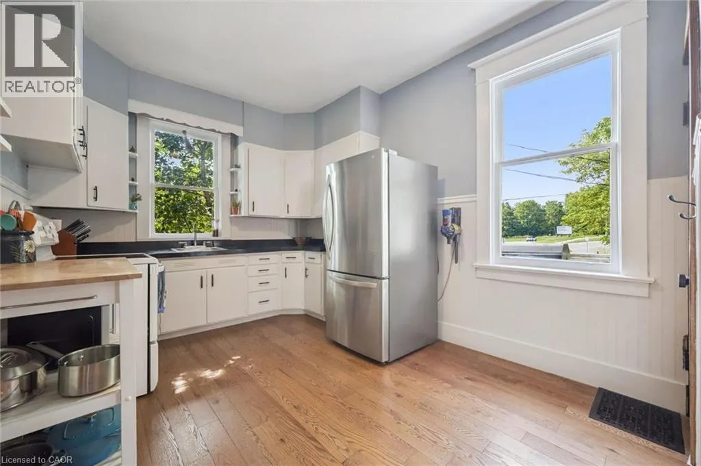 699 ST ANDREW Street W