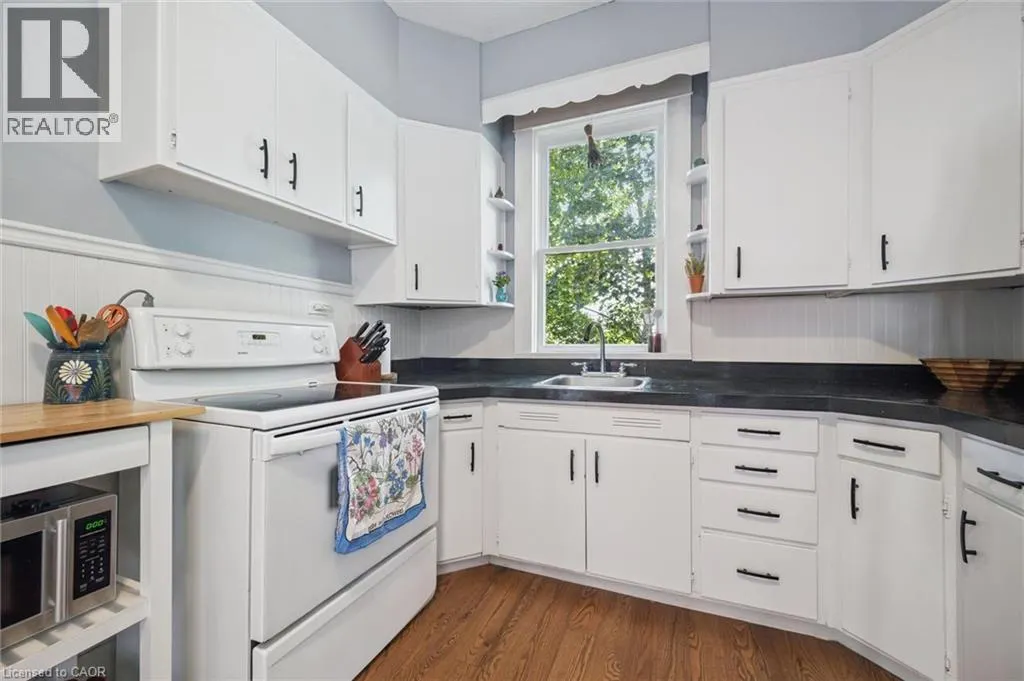 699 ST ANDREW Street W