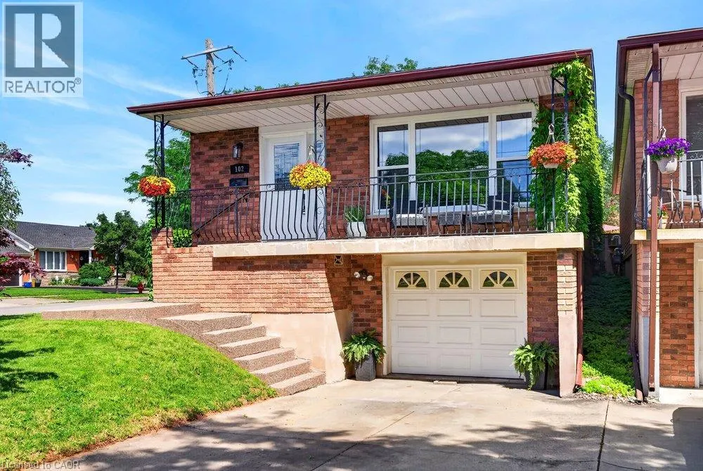 102 BIRCHLAWN Drive