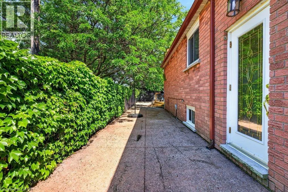 102 BIRCHLAWN Drive