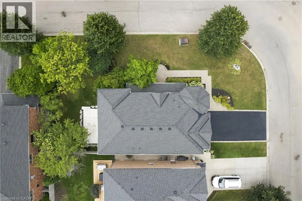 31 COMMANDO Court