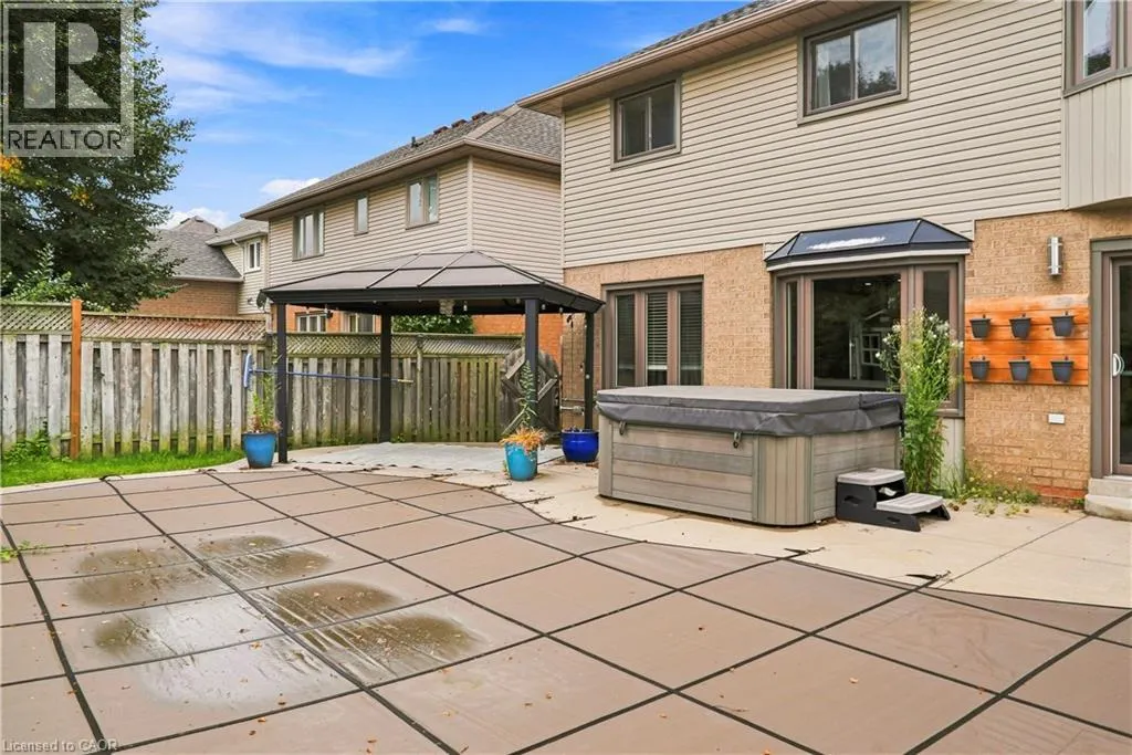 96 LAURENDALE Avenue