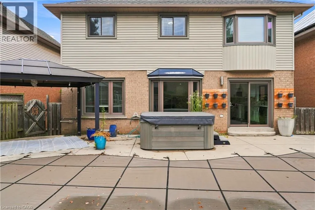 96 LAURENDALE Avenue
