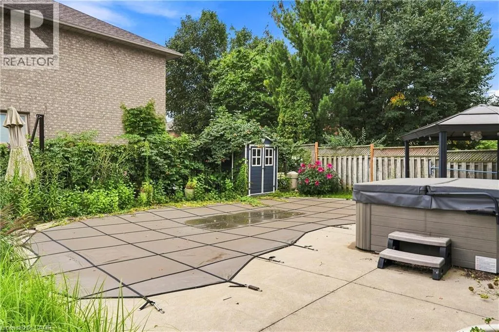 96 LAURENDALE Avenue