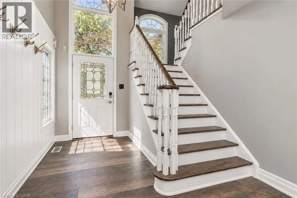 96 LAURENDALE Avenue