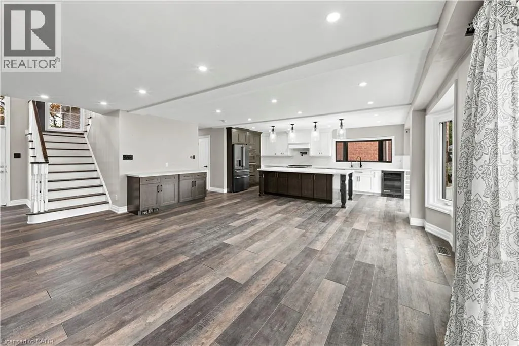 96 LAURENDALE Avenue