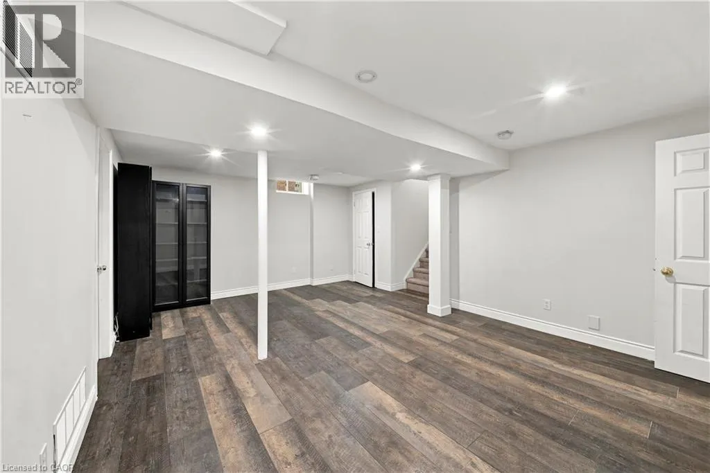 96 LAURENDALE Avenue