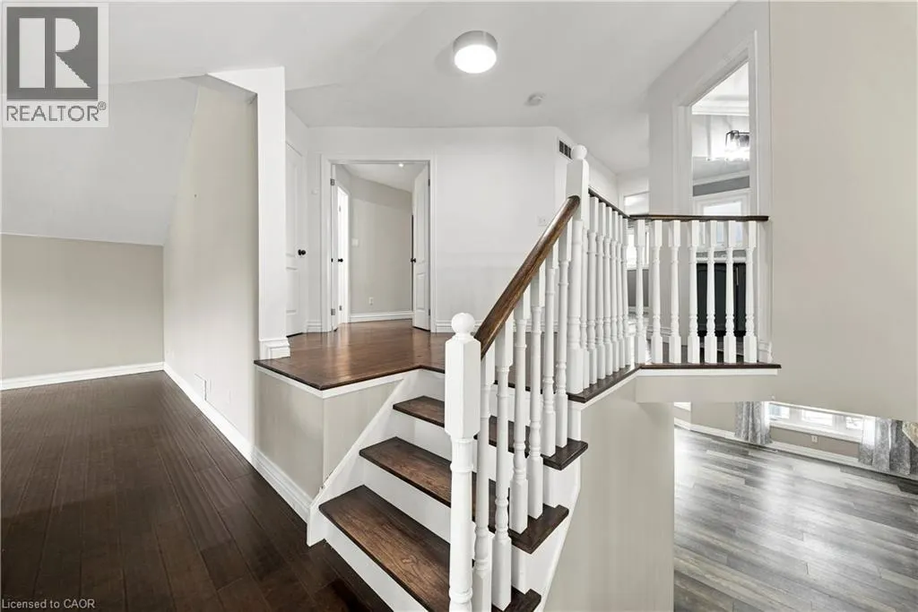96 LAURENDALE Avenue