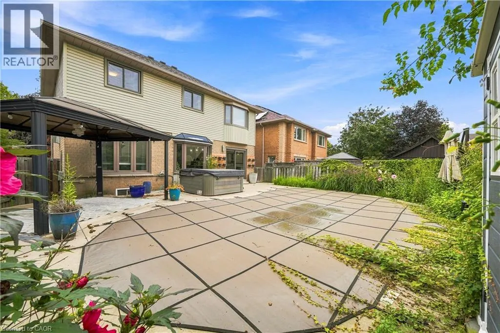96 LAURENDALE Avenue