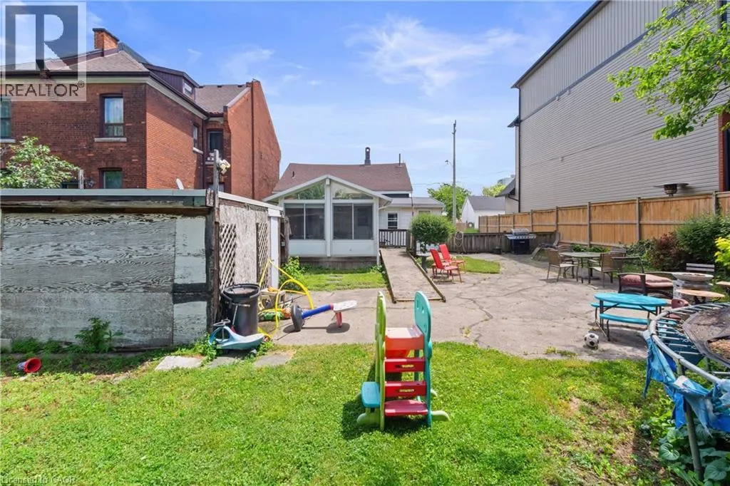 193 LOCKE Street N