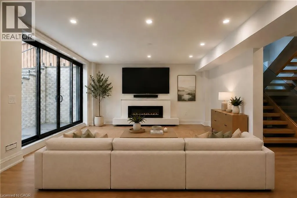 61 HIGHLAND Road