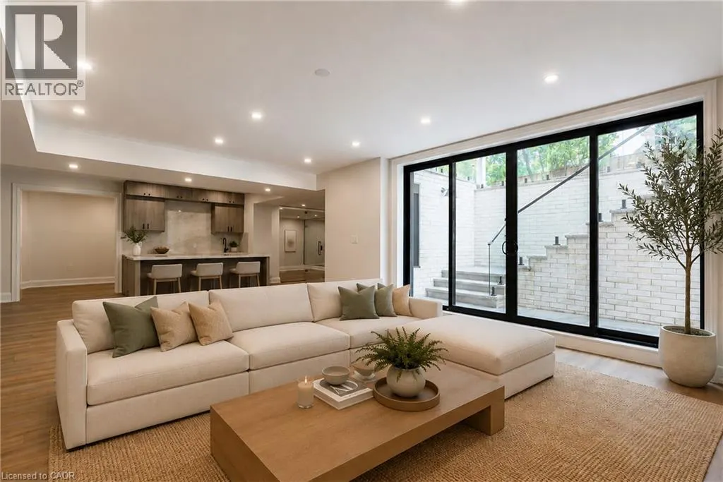 61 HIGHLAND Road