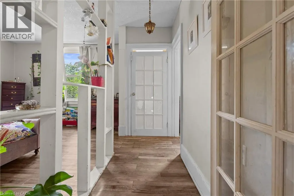 193 LOCKE Street N