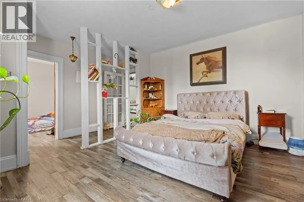 193 LOCKE Street N