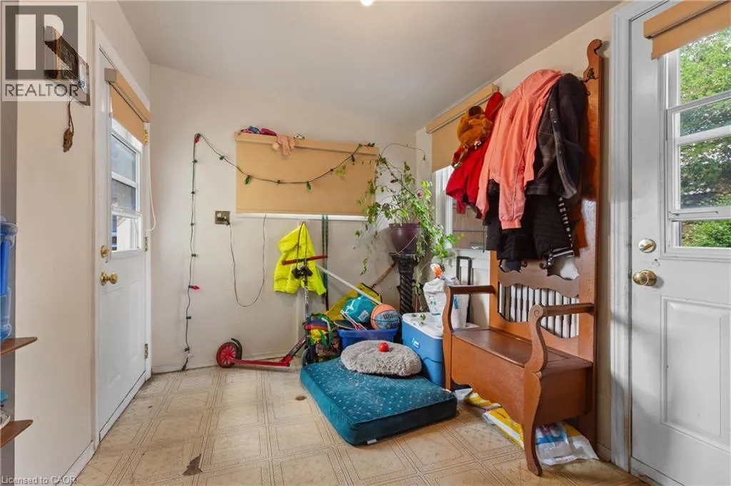 193 LOCKE Street N