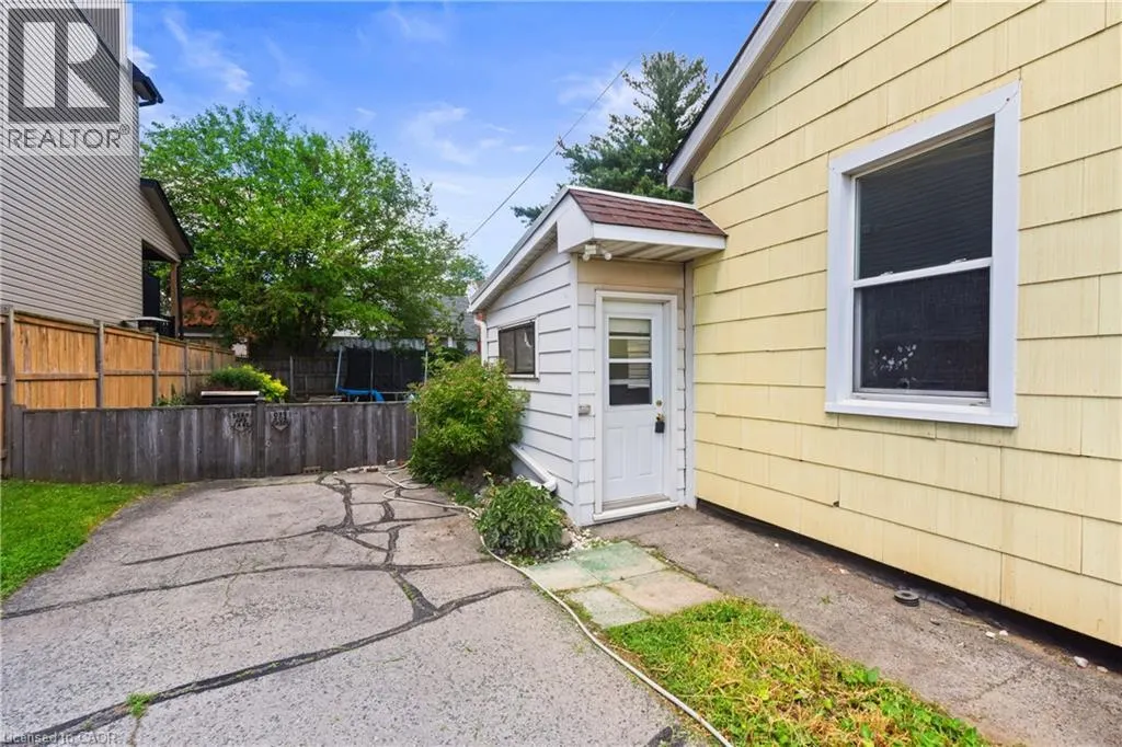 193 LOCKE Street N