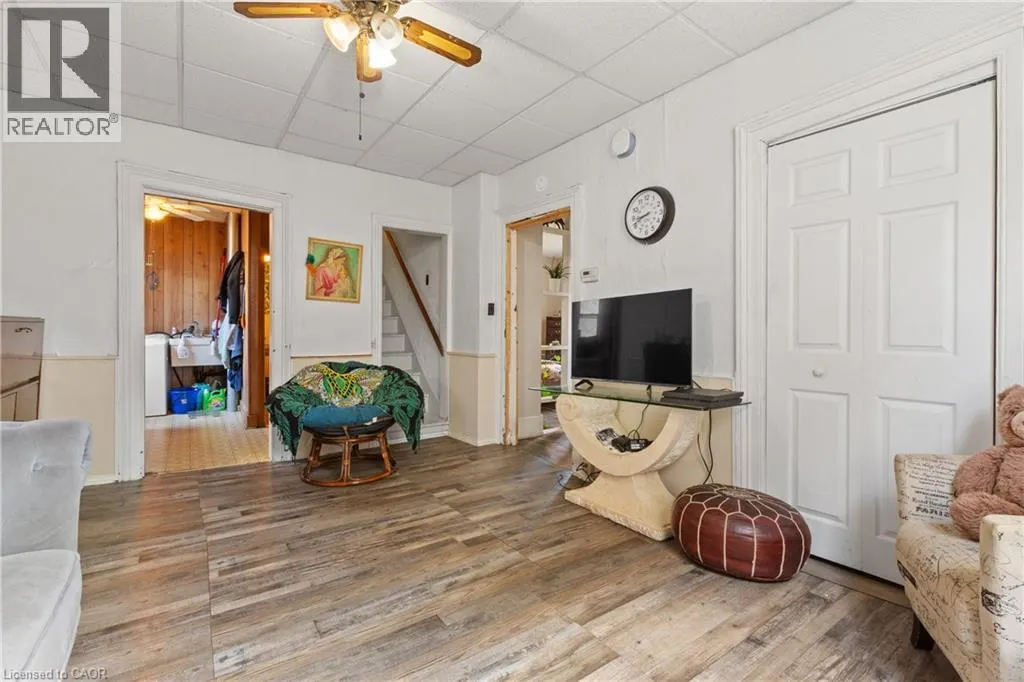193 LOCKE Street N