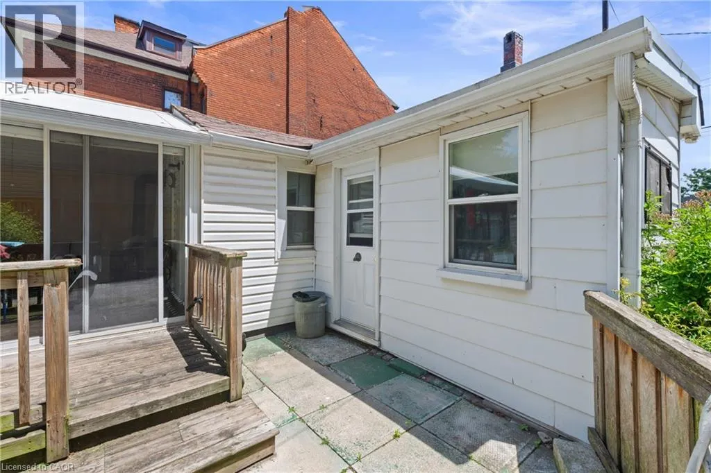 193 LOCKE Street N