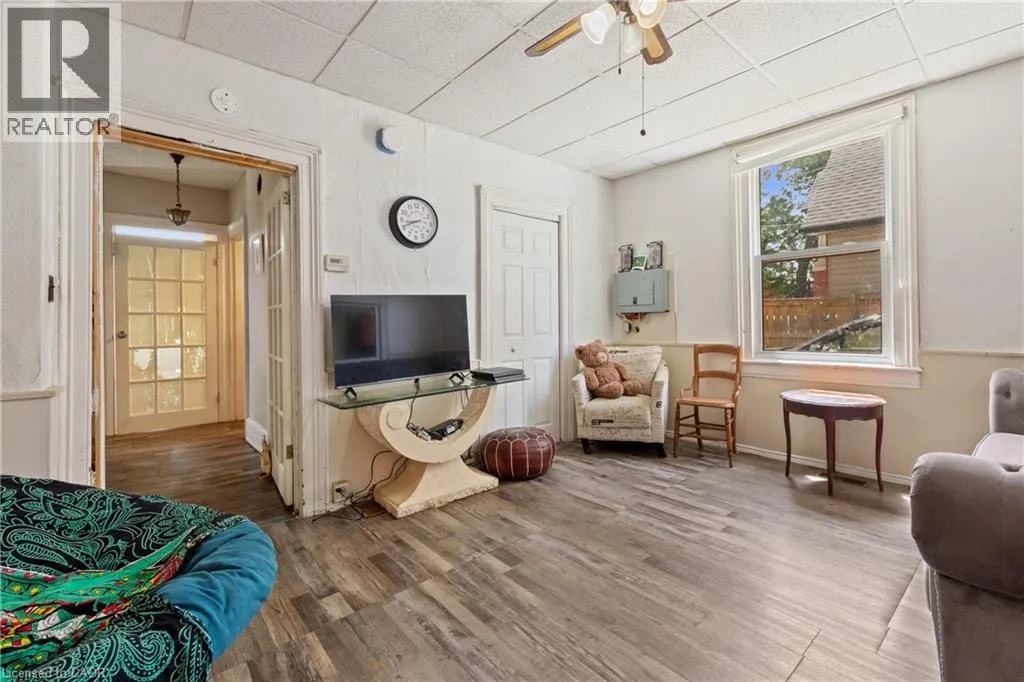 193 LOCKE Street N