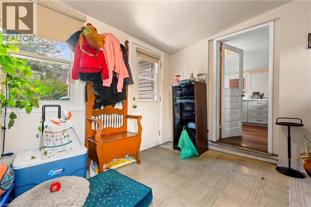 193 LOCKE Street N