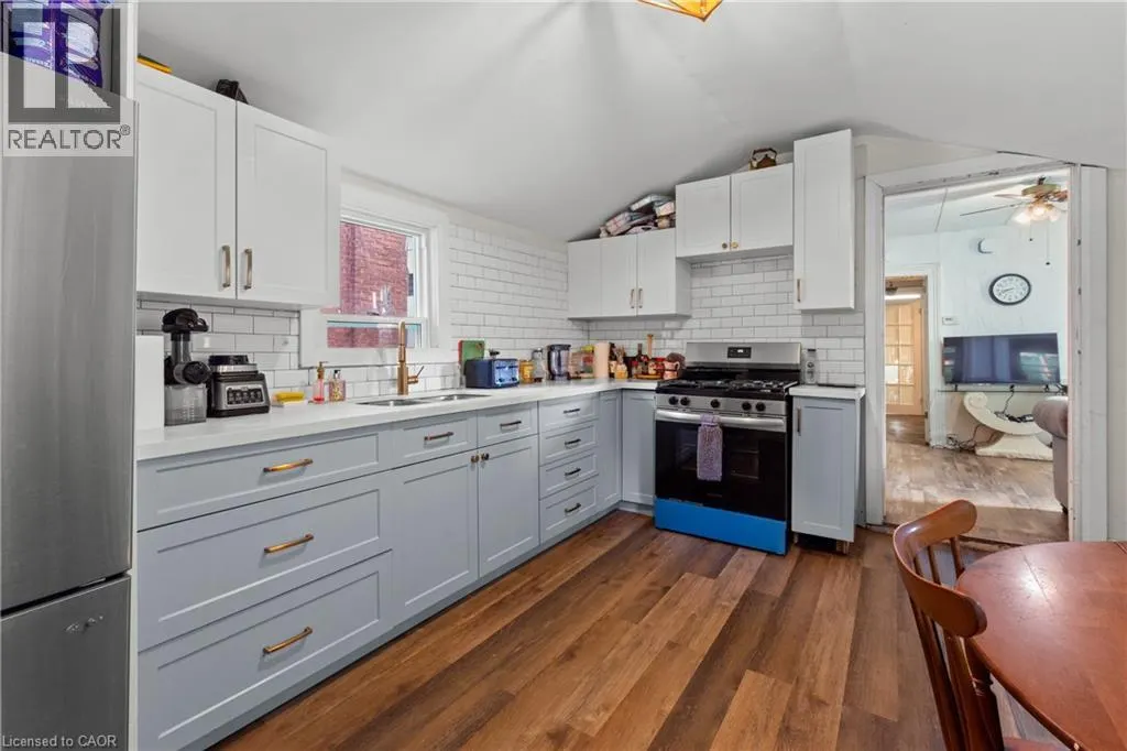193 LOCKE Street N