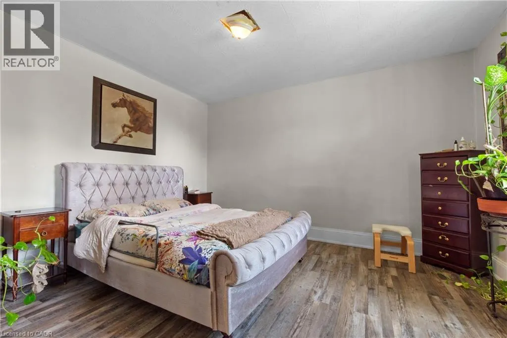 193 LOCKE Street N