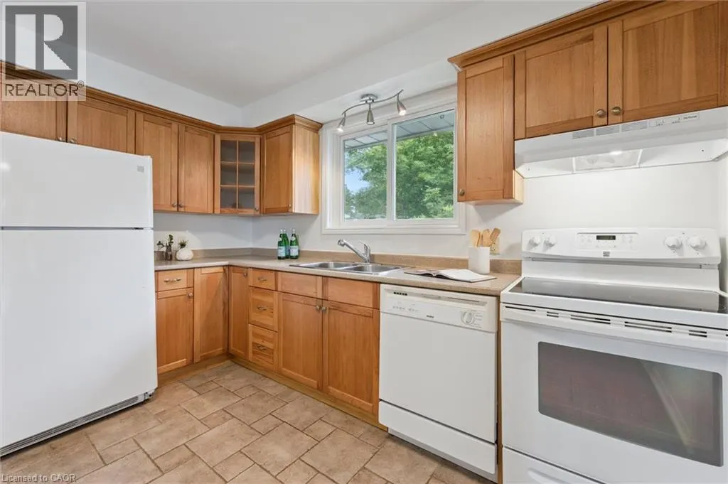 33 MACCOLL Place