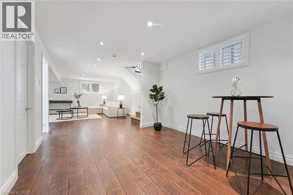 33 MACCOLL Place