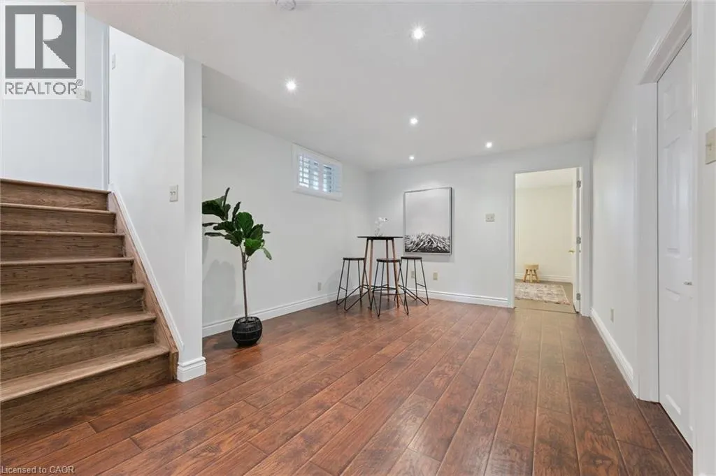 33 MACCOLL Place