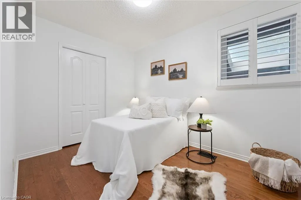 33 MACCOLL Place