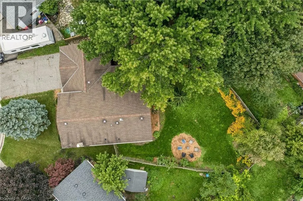 33 MACCOLL Place