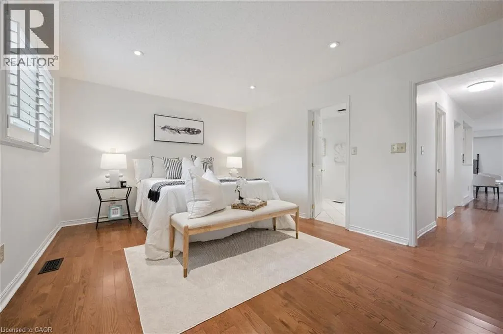 33 MACCOLL Place