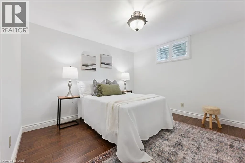 33 MACCOLL Place