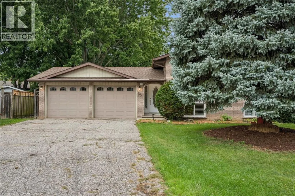 33 MACCOLL Place