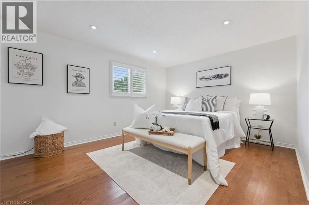 33 MACCOLL Place