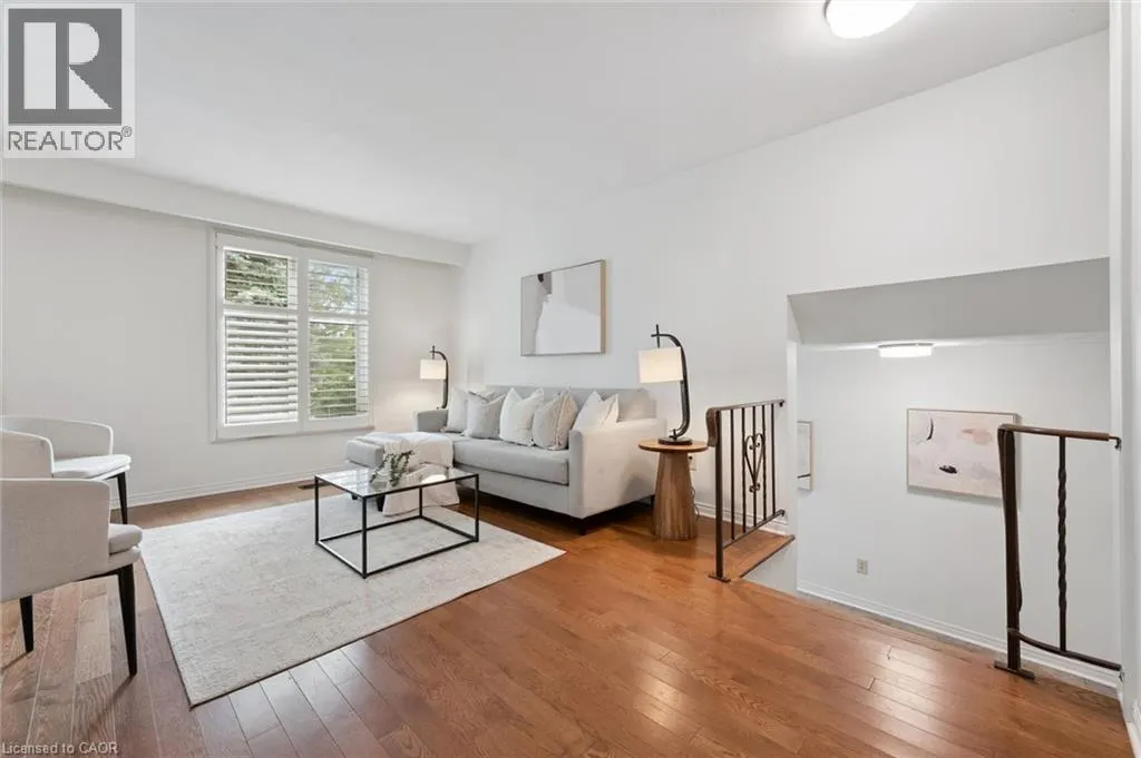 33 MACCOLL Place