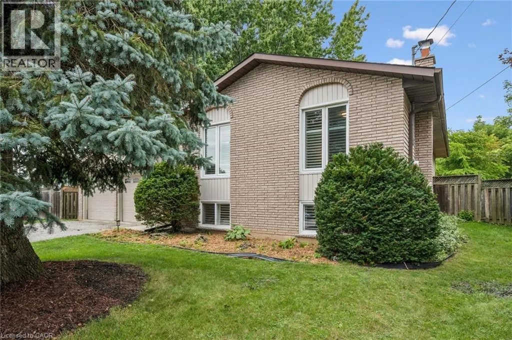 33 MACCOLL Place