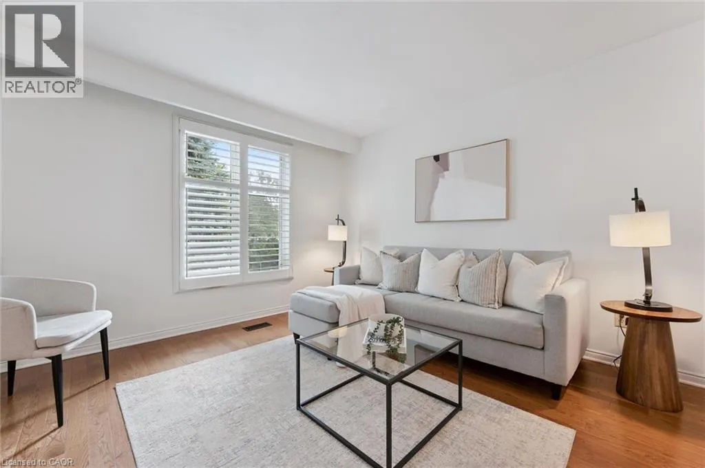 33 MACCOLL Place