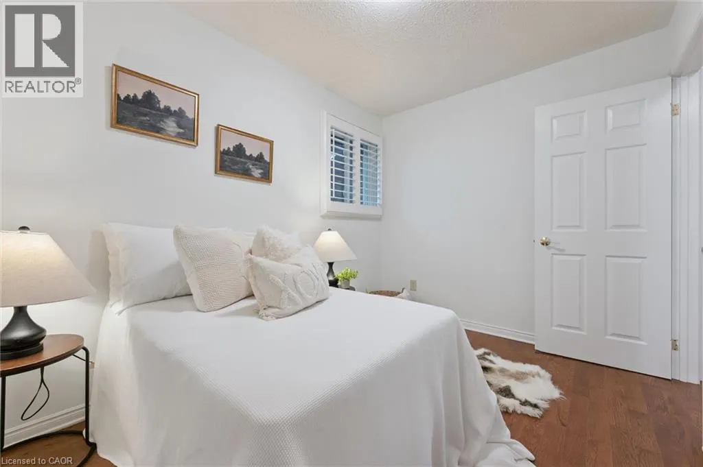 33 MACCOLL Place